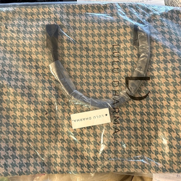 Lulu Dharma Traveler Weekender Tote Bag, Teal/Beige NWT Still in pkg - Picture 4 of 14